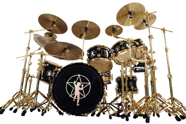 blank The cymbals are arranged around the kit in Neil's preferred manner.